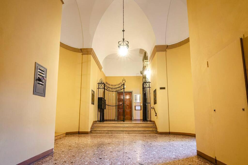 Casa Aldrovandi: Elegante E In Centro Storico Bologna Kültér fotó